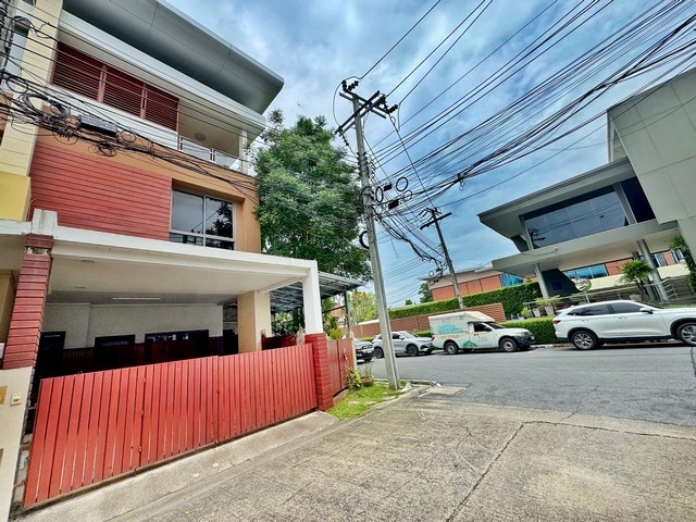 ประกาศฟรี! ซื้อ-ขาย-เช่า คอนโด บ้าน ทาวน์โฮม ที่ดิน และพื้นที่เชิงพาณิชย์ทั่วประเทศไทย ทุกทำเล ทุกงบประมาณ ไม่มีค่าใช้จ่าย ลงง่าย ขายไว เข้าถึงผู้ซื้อโดยตรง 3 234925pic2.jpg