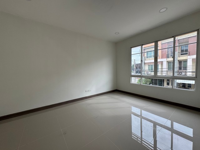 ประกาศฟรี! ซื้อ-ขาย-เช่า คอนโด บ้าน ทาวน์โฮม ที่ดิน และพื้นที่เชิงพาณิชย์ทั่วประเทศไทย ทุกทำเล ทุกงบประมาณ ไม่มีค่าใช้จ่าย ลงง่าย ขายไว เข้าถึงผู้ซื้อโดยตรง 5 235297pic4.jpg