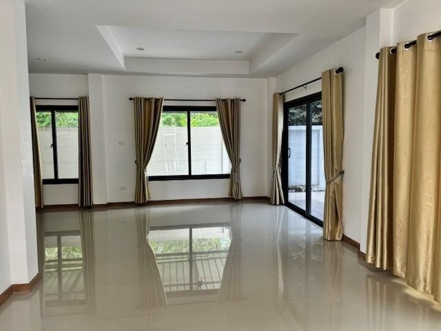 ประกาศฟรี! ซื้อ-ขาย-เช่า คอนโด บ้าน ทาวน์โฮม ที่ดิน และพื้นที่เชิงพาณิชย์ทั่วประเทศไทย ทุกทำเล ทุกงบประมาณ ไม่มีค่าใช้จ่าย ลงง่าย ขายไว เข้าถึงผู้ซื้อโดยตรง 4 234046pic3.jpg