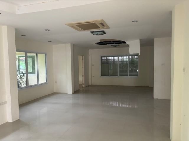 ประกาศฟรี! ซื้อ-ขาย-เช่า คอนโด บ้าน ทาวน์โฮม ที่ดิน และพื้นที่เชิงพาณิชย์ทั่วประเทศไทย ทุกทำเล ทุกงบประมาณ ไม่มีค่าใช้จ่าย ลงง่าย ขายไว เข้าถึงผู้ซื้อโดยตรง 3 232852pic2.jpg