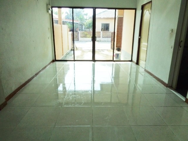 ประกาศฟรี! ซื้อ-ขาย-เช่า คอนโด บ้าน ทาวน์โฮม ที่ดิน และพื้นที่เชิงพาณิชย์ทั่วประเทศไทย ทุกทำเล ทุกงบประมาณ ไม่มีค่าใช้จ่าย ลงง่าย ขายไว เข้าถึงผู้ซื้อโดยตรง 4 234193pic3.jpg