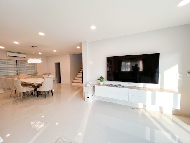 ประกาศฟรี! ซื้อ-ขาย-เช่า คอนโด บ้าน ทาวน์โฮม ที่ดิน และพื้นที่เชิงพาณิชย์ทั่วประเทศไทย ทุกทำเล ทุกงบประมาณ ไม่มีค่าใช้จ่าย ลงง่าย ขายไว เข้าถึงผู้ซื้อโดยตรง 5 504532pic4.jpg