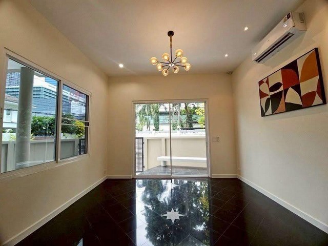 ประกาศฟรี! ซื้อ-ขาย-เช่า คอนโด บ้าน ทาวน์โฮม ที่ดิน และพื้นที่เชิงพาณิชย์ทั่วประเทศไทย ทุกทำเล ทุกงบประมาณ ไม่มีค่าใช้จ่าย ลงง่าย ขายไว เข้าถึงผู้ซื้อโดยตรง 5 308171pic4.jpg