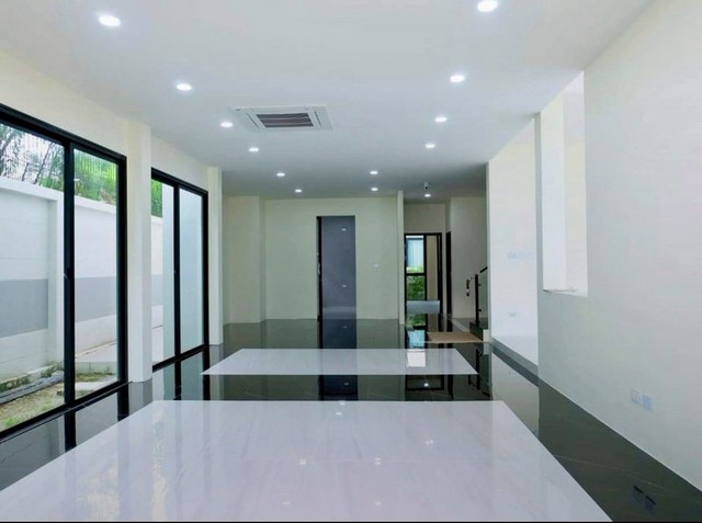 ประกาศฟรี! ซื้อ-ขาย-เช่า คอนโด บ้าน ทาวน์โฮม ที่ดิน และพื้นที่เชิงพาณิชย์ทั่วประเทศไทย ทุกทำเล ทุกงบประมาณ ไม่มีค่าใช้จ่าย ลงง่าย ขายไว เข้าถึงผู้ซื้อโดยตรง 4 294052pic3.jpg