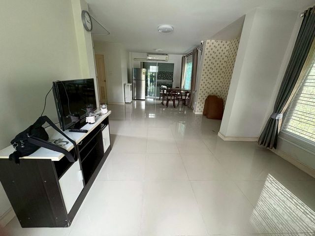 ประกาศฟรี! ซื้อ-ขาย-เช่า คอนโด บ้าน ทาวน์โฮม ที่ดิน และพื้นที่เชิงพาณิชย์ทั่วประเทศไทย ทุกทำเล ทุกงบประมาณ ไม่มีค่าใช้จ่าย ลงง่าย ขายไว เข้าถึงผู้ซื้อโดยตรง 3 236702pic2.jpg