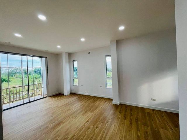 ประกาศฟรี! ซื้อ-ขาย-เช่า คอนโด บ้าน ทาวน์โฮม ที่ดิน และพื้นที่เชิงพาณิชย์ทั่วประเทศไทย ทุกทำเล ทุกงบประมาณ ไม่มีค่าใช้จ่าย ลงง่าย ขายไว เข้าถึงผู้ซื้อโดยตรง 5 236700pic4.jpg