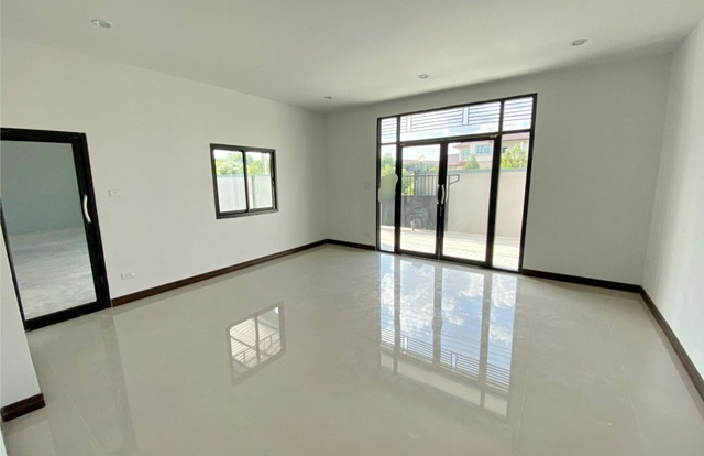 ประกาศฟรี! ซื้อ-ขาย-เช่า คอนโด บ้าน ทาวน์โฮม ที่ดิน และพื้นที่เชิงพาณิชย์ทั่วประเทศไทย ทุกทำเล ทุกงบประมาณ ไม่มีค่าใช้จ่าย ลงง่าย ขายไว เข้าถึงผู้ซื้อโดยตรง 4 236751pic3.jpg