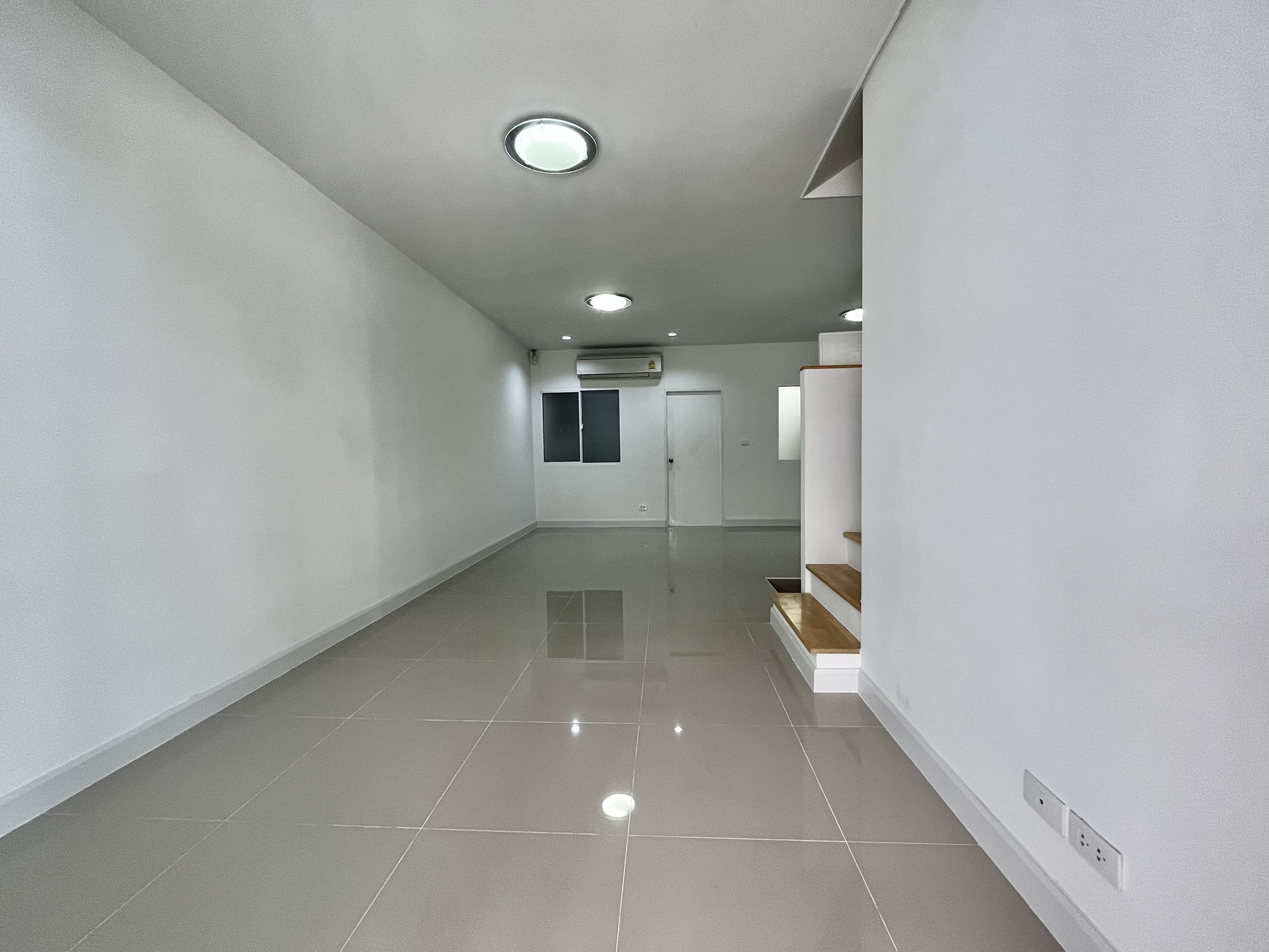 ประกาศฟรี! ซื้อ-ขาย-เช่า คอนโด บ้าน ทาวน์โฮม ที่ดิน และพื้นที่เชิงพาณิชย์ทั่วประเทศไทย ทุกทำเล ทุกงบประมาณ ไม่มีค่าใช้จ่าย ลงง่าย ขายไว เข้าถึงผู้ซื้อโดยตรง 3 307268pic2.jpg