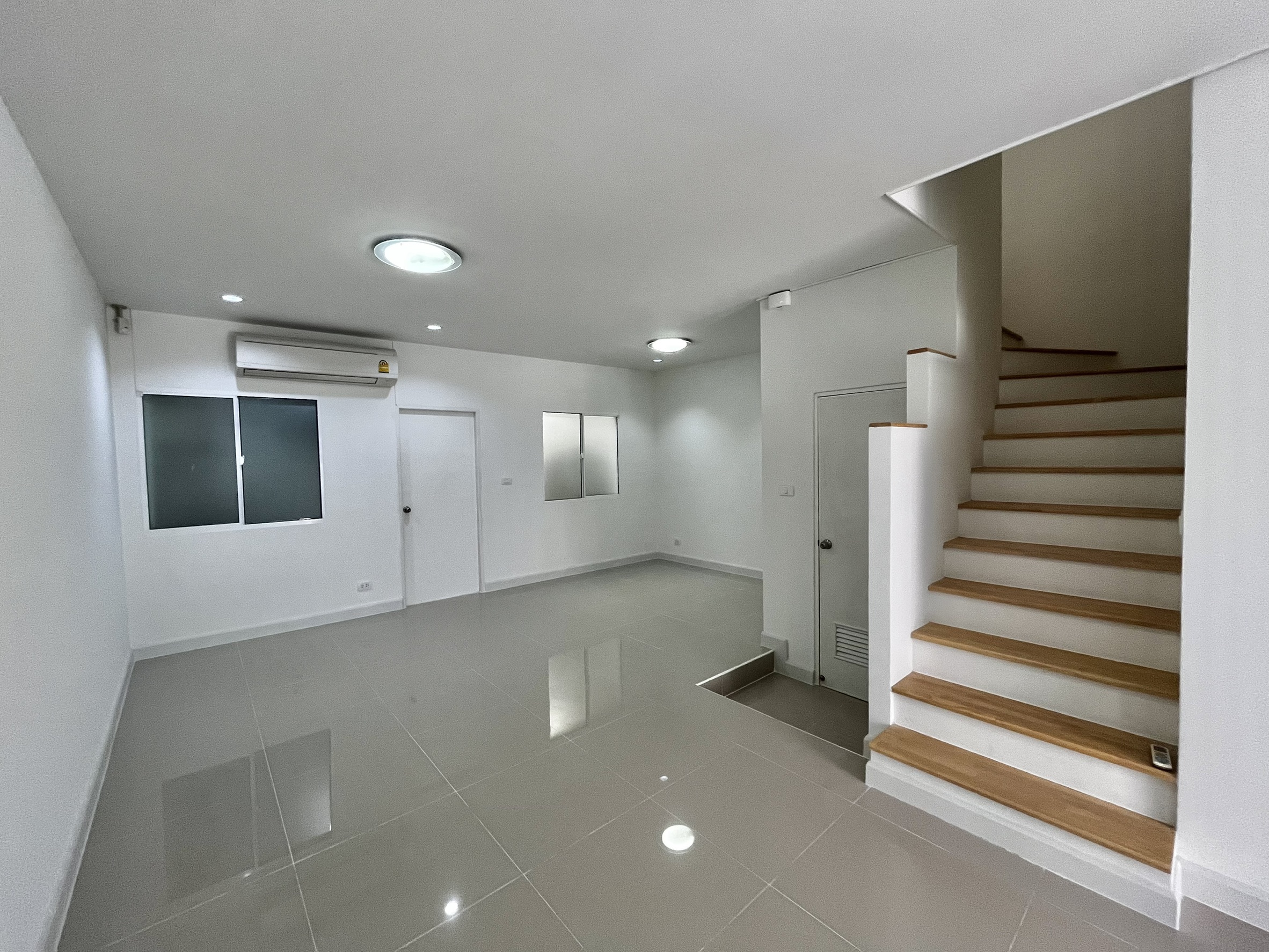 ประกาศฟรี! ซื้อ-ขาย-เช่า คอนโด บ้าน ทาวน์โฮม ที่ดิน และพื้นที่เชิงพาณิชย์ทั่วประเทศไทย ทุกทำเล ทุกงบประมาณ ไม่มีค่าใช้จ่าย ลงง่าย ขายไว เข้าถึงผู้ซื้อโดยตรง 4 307268pic3.jpg