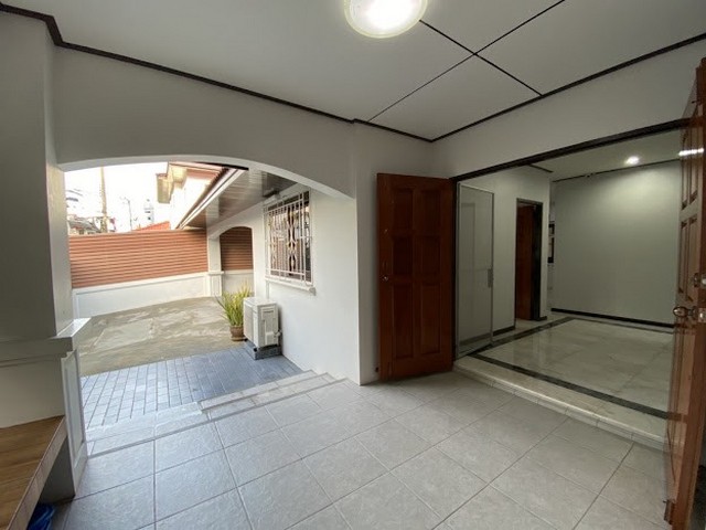 ประกาศฟรี! ซื้อ-ขาย-เช่า คอนโด บ้าน ทาวน์โฮม ที่ดิน และพื้นที่เชิงพาณิชย์ทั่วประเทศไทย ทุกทำเล ทุกงบประมาณ ไม่มีค่าใช้จ่าย ลงง่าย ขายไว เข้าถึงผู้ซื้อโดยตรง 5 459281pic4.jpg