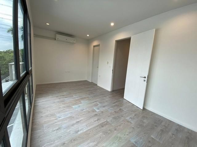 ประกาศฟรี! ซื้อ-ขาย-เช่า คอนโด บ้าน ทาวน์โฮม ที่ดิน และพื้นที่เชิงพาณิชย์ทั่วประเทศไทย ทุกทำเล ทุกงบประมาณ ไม่มีค่าใช้จ่าย ลงง่าย ขายไว เข้าถึงผู้ซื้อโดยตรง 4 292556pic3.jpg