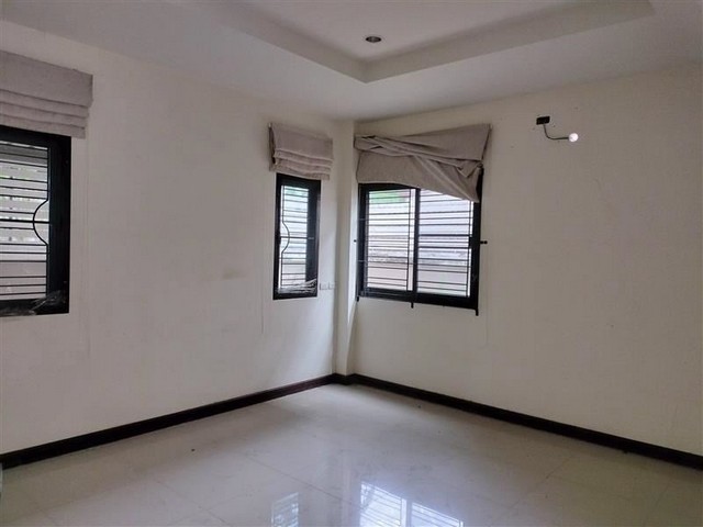 ประกาศฟรี! ซื้อ-ขาย-เช่า คอนโด บ้าน ทาวน์โฮม ที่ดิน และพื้นที่เชิงพาณิชย์ทั่วประเทศไทย ทุกทำเล ทุกงบประมาณ ไม่มีค่าใช้จ่าย ลงง่าย ขายไว เข้าถึงผู้ซื้อโดยตรง 5 217393pic4.jpg