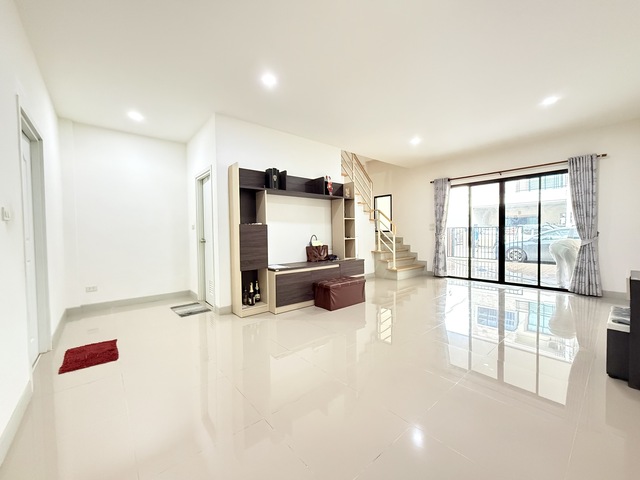 ประกาศฟรี! ซื้อ-ขาย-เช่า คอนโด บ้าน ทาวน์โฮม ที่ดิน และพื้นที่เชิงพาณิชย์ทั่วประเทศไทย ทุกทำเล ทุกงบประมาณ ไม่มีค่าใช้จ่าย ลงง่าย ขายไว เข้าถึงผู้ซื้อโดยตรง 3 506221pic2.jpg