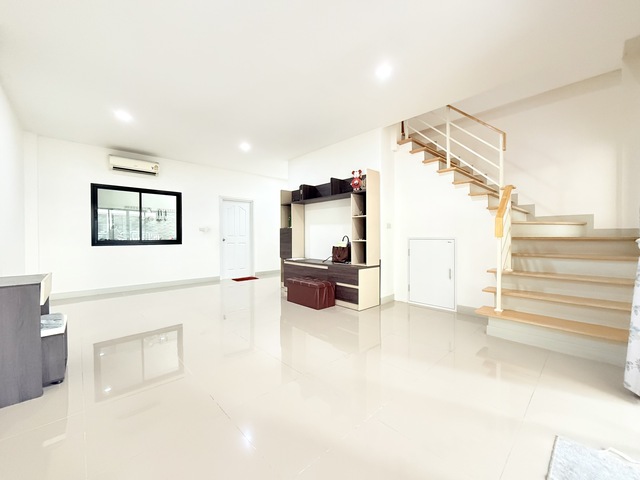 ประกาศฟรี! ซื้อ-ขาย-เช่า คอนโด บ้าน ทาวน์โฮม ที่ดิน และพื้นที่เชิงพาณิชย์ทั่วประเทศไทย ทุกทำเล ทุกงบประมาณ ไม่มีค่าใช้จ่าย ลงง่าย ขายไว เข้าถึงผู้ซื้อโดยตรง 4 506221pic3.jpg