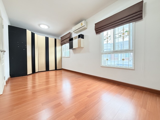 ประกาศฟรี! ซื้อ-ขาย-เช่า คอนโด บ้าน ทาวน์โฮม ที่ดิน และพื้นที่เชิงพาณิชย์ทั่วประเทศไทย ทุกทำเล ทุกงบประมาณ ไม่มีค่าใช้จ่าย ลงง่าย ขายไว เข้าถึงผู้ซื้อโดยตรง 4 506200pic3.jpg