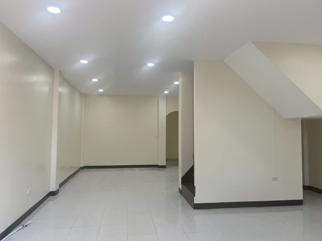 ประกาศฟรี! ซื้อ-ขาย-เช่า คอนโด บ้าน ทาวน์โฮม ที่ดิน และพื้นที่เชิงพาณิชย์ทั่วประเทศไทย ทุกทำเล ทุกงบประมาณ ไม่มีค่าใช้จ่าย ลงง่าย ขายไว เข้าถึงผู้ซื้อโดยตรง 3 309294pic2.jpg