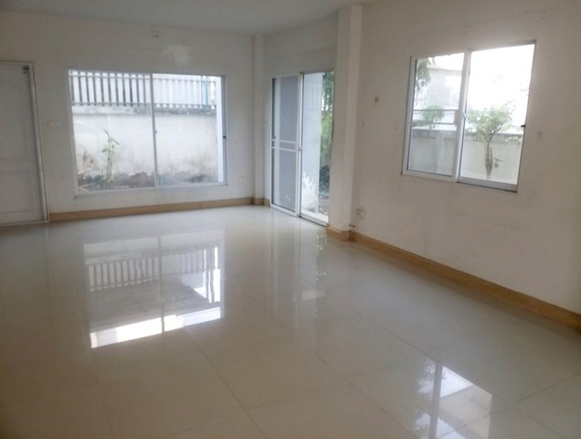 ประกาศฟรี! ซื้อ-ขาย-เช่า คอนโด บ้าน ทาวน์โฮม ที่ดิน และพื้นที่เชิงพาณิชย์ทั่วประเทศไทย ทุกทำเล ทุกงบประมาณ ไม่มีค่าใช้จ่าย ลงง่าย ขายไว เข้าถึงผู้ซื้อโดยตรง 5 218751pic4.jpg