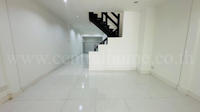 ประกาศฟรี! ซื้อ-ขาย-เช่า คอนโด บ้าน ทาวน์โฮม ที่ดิน และพื้นที่เชิงพาณิชย์ทั่วประเทศไทย ทุกทำเล ทุกงบประมาณ ไม่มีค่าใช้จ่าย ลงง่าย ขายไว เข้าถึงผู้ซื้อโดยตรง 3 218368pic2.jpg