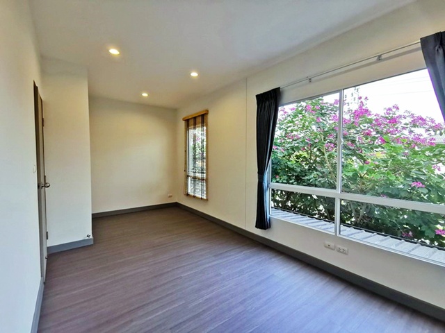 ประกาศฟรี! ซื้อ-ขาย-เช่า คอนโด บ้าน ทาวน์โฮม ที่ดิน และพื้นที่เชิงพาณิชย์ทั่วประเทศไทย ทุกทำเล ทุกงบประมาณ ไม่มีค่าใช้จ่าย ลงง่าย ขายไว เข้าถึงผู้ซื้อโดยตรง 3 239123pic2.jpg