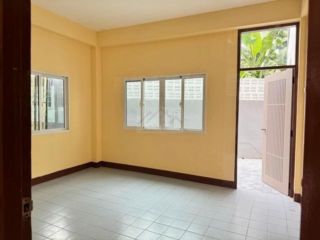 ประกาศฟรี! ซื้อ-ขาย-เช่า คอนโด บ้าน ทาวน์โฮม ที่ดิน และพื้นที่เชิงพาณิชย์ทั่วประเทศไทย ทุกทำเล ทุกงบประมาณ ไม่มีค่าใช้จ่าย ลงง่าย ขายไว เข้าถึงผู้ซื้อโดยตรง 5 506448pic4.jpg