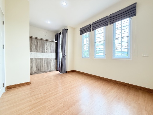 ประกาศฟรี! ซื้อ-ขาย-เช่า คอนโด บ้าน ทาวน์โฮม ที่ดิน และพื้นที่เชิงพาณิชย์ทั่วประเทศไทย ทุกทำเล ทุกงบประมาณ ไม่มีค่าใช้จ่าย ลงง่าย ขายไว เข้าถึงผู้ซื้อโดยตรง 4 501792pic3.jpg