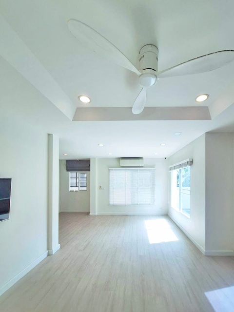 ประกาศฟรี! ซื้อ-ขาย-เช่า คอนโด บ้าน ทาวน์โฮม ที่ดิน และพื้นที่เชิงพาณิชย์ทั่วประเทศไทย ทุกทำเล ทุกงบประมาณ ไม่มีค่าใช้จ่าย ลงง่าย ขายไว เข้าถึงผู้ซื้อโดยตรง 4 310002pic3.jpg