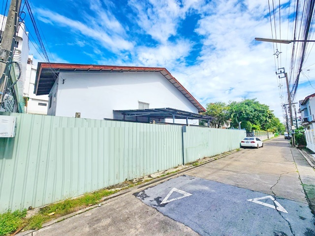 ประกาศฟรี! ซื้อ-ขาย-เช่า คอนโด บ้าน ทาวน์โฮม ที่ดิน และพื้นที่เชิงพาณิชย์ทั่วประเทศไทย ทุกทำเล ทุกงบประมาณ ไม่มีค่าใช้จ่าย ลงง่าย ขายไว เข้าถึงผู้ซื้อโดยตรง 5 240463pic4.jpg