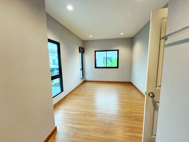 ประกาศฟรี! ซื้อ-ขาย-เช่า คอนโด บ้าน ทาวน์โฮม ที่ดิน และพื้นที่เชิงพาณิชย์ทั่วประเทศไทย ทุกทำเล ทุกงบประมาณ ไม่มีค่าใช้จ่าย ลงง่าย ขายไว เข้าถึงผู้ซื้อโดยตรง 4 241350pic3.jpg