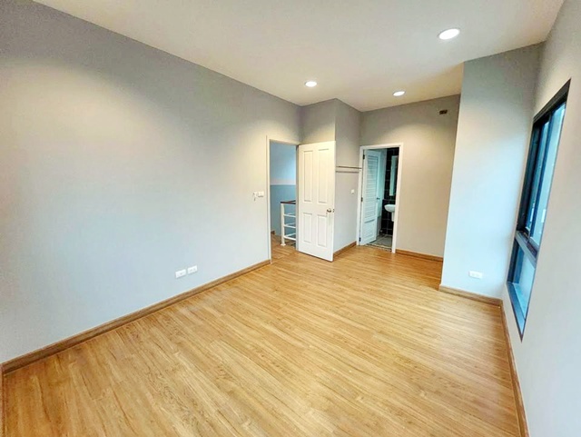 ประกาศฟรี! ซื้อ-ขาย-เช่า คอนโด บ้าน ทาวน์โฮม ที่ดิน และพื้นที่เชิงพาณิชย์ทั่วประเทศไทย ทุกทำเล ทุกงบประมาณ ไม่มีค่าใช้จ่าย ลงง่าย ขายไว เข้าถึงผู้ซื้อโดยตรง 5 241350pic4.jpg