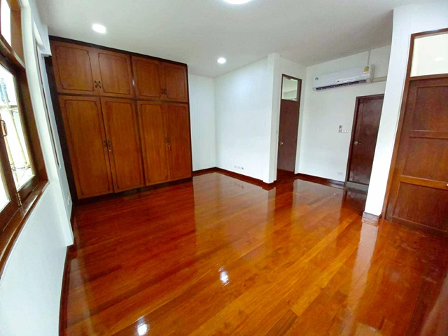 ประกาศฟรี! ซื้อ-ขาย-เช่า คอนโด บ้าน ทาวน์โฮม ที่ดิน และพื้นที่เชิงพาณิชย์ทั่วประเทศไทย ทุกทำเล ทุกงบประมาณ ไม่มีค่าใช้จ่าย ลงง่าย ขายไว เข้าถึงผู้ซื้อโดยตรง 5 241348pic4.jpg