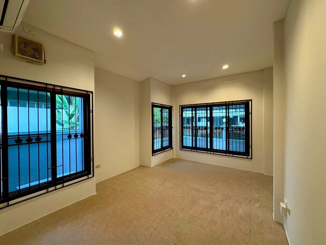 ประกาศฟรี! ซื้อ-ขาย-เช่า คอนโด บ้าน ทาวน์โฮม ที่ดิน และพื้นที่เชิงพาณิชย์ทั่วประเทศไทย ทุกทำเล ทุกงบประมาณ ไม่มีค่าใช้จ่าย ลงง่าย ขายไว เข้าถึงผู้ซื้อโดยตรง 5 292979pic4.jpg