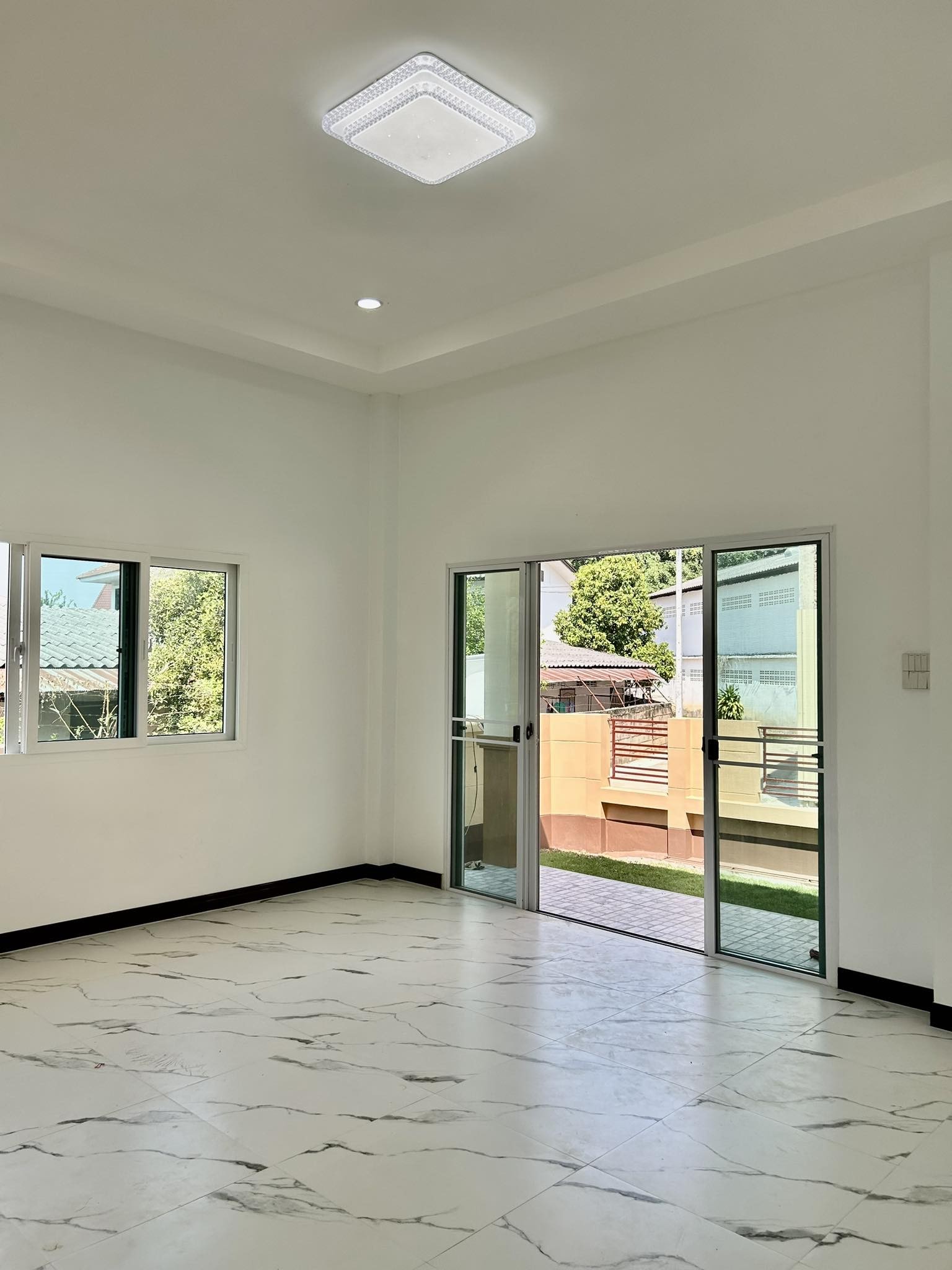 ประกาศฟรี! ซื้อ-ขาย-เช่า คอนโด บ้าน ทาวน์โฮม ที่ดิน และพื้นที่เชิงพาณิชย์ทั่วประเทศไทย ทุกทำเล ทุกงบประมาณ ไม่มีค่าใช้จ่าย ลงง่าย ขายไว เข้าถึงผู้ซื้อโดยตรง 4 293341pic3.jpg