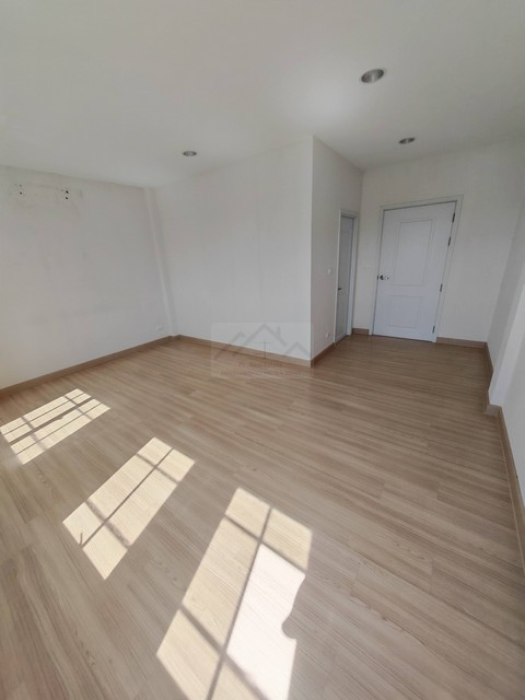 ประกาศฟรี! ซื้อ-ขาย-เช่า คอนโด บ้าน ทาวน์โฮม ที่ดิน และพื้นที่เชิงพาณิชย์ทั่วประเทศไทย ทุกทำเล ทุกงบประมาณ ไม่มีค่าใช้จ่าย ลงง่าย ขายไว เข้าถึงผู้ซื้อโดยตรง 5 508676pic4.jpg