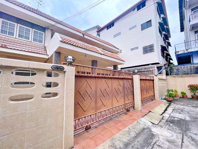 ประกาศฟรี! ซื้อ-ขาย-เช่า คอนโด บ้าน ทาวน์โฮม ที่ดิน และพื้นที่เชิงพาณิชย์ทั่วประเทศไทย ทุกทำเล ทุกงบประมาณ ไม่มีค่าใช้จ่าย ลงง่าย ขายไว เข้าถึงผู้ซื้อโดยตรง 2 246427pic1.jpg