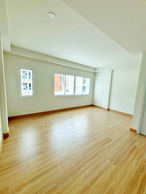 ประกาศฟรี! ซื้อ-ขาย-เช่า คอนโด บ้าน ทาวน์โฮม ที่ดิน และพื้นที่เชิงพาณิชย์ทั่วประเทศไทย ทุกทำเล ทุกงบประมาณ ไม่มีค่าใช้จ่าย ลงง่าย ขายไว เข้าถึงผู้ซื้อโดยตรง 4 246426pic3.jpg