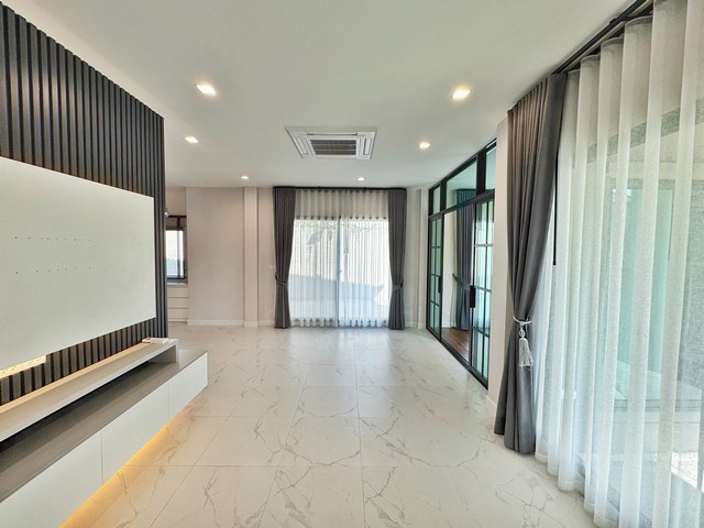 ประกาศฟรี! ซื้อ-ขาย-เช่า คอนโด บ้าน ทาวน์โฮม ที่ดิน และพื้นที่เชิงพาณิชย์ทั่วประเทศไทย ทุกทำเล ทุกงบประมาณ ไม่มีค่าใช้จ่าย ลงง่าย ขายไว เข้าถึงผู้ซื้อโดยตรง 4 245472pic3.jpg