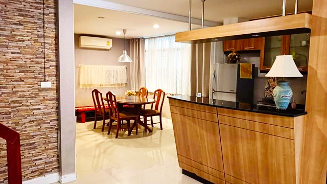 ประกาศฟรี! ซื้อ-ขาย-เช่า คอนโด บ้าน ทาวน์โฮม ที่ดิน และพื้นที่เชิงพาณิชย์ทั่วประเทศไทย ทุกทำเล ทุกงบประมาณ ไม่มีค่าใช้จ่าย ลงง่าย ขายไว เข้าถึงผู้ซื้อโดยตรง 3 247307pic2.jpg