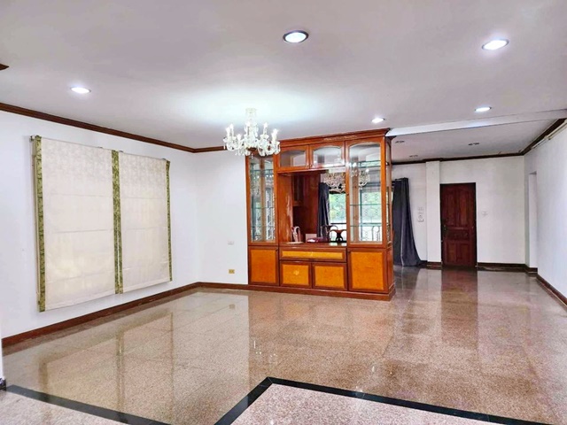 ประกาศฟรี! ซื้อ-ขาย-เช่า คอนโด บ้าน ทาวน์โฮม ที่ดิน และพื้นที่เชิงพาณิชย์ทั่วประเทศไทย ทุกทำเล ทุกงบประมาณ ไม่มีค่าใช้จ่าย ลงง่าย ขายไว เข้าถึงผู้ซื้อโดยตรง 4 247219pic3.jpg