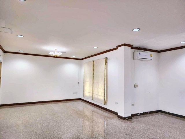 ประกาศฟรี! ซื้อ-ขาย-เช่า คอนโด บ้าน ทาวน์โฮม ที่ดิน และพื้นที่เชิงพาณิชย์ทั่วประเทศไทย ทุกทำเล ทุกงบประมาณ ไม่มีค่าใช้จ่าย ลงง่าย ขายไว เข้าถึงผู้ซื้อโดยตรง 5 247219pic4.jpg