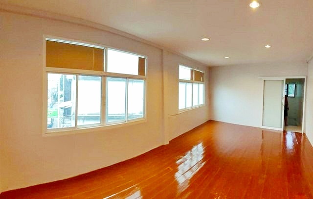 ประกาศฟรี! ซื้อ-ขาย-เช่า คอนโด บ้าน ทาวน์โฮม ที่ดิน และพื้นที่เชิงพาณิชย์ทั่วประเทศไทย ทุกทำเล ทุกงบประมาณ ไม่มีค่าใช้จ่าย ลงง่าย ขายไว เข้าถึงผู้ซื้อโดยตรง 4 247294pic3.jpg