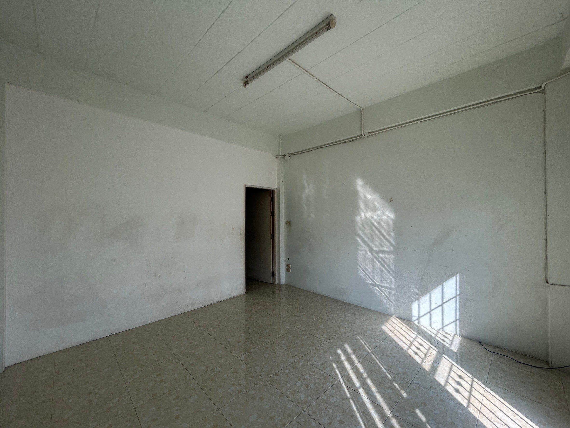 ประกาศฟรี! ซื้อ-ขาย-เช่า คอนโด บ้าน ทาวน์โฮม ที่ดิน และพื้นที่เชิงพาณิชย์ทั่วประเทศไทย ทุกทำเล ทุกงบประมาณ ไม่มีค่าใช้จ่าย ลงง่าย ขายไว เข้าถึงผู้ซื้อโดยตรง 5 247250pic4.jpg