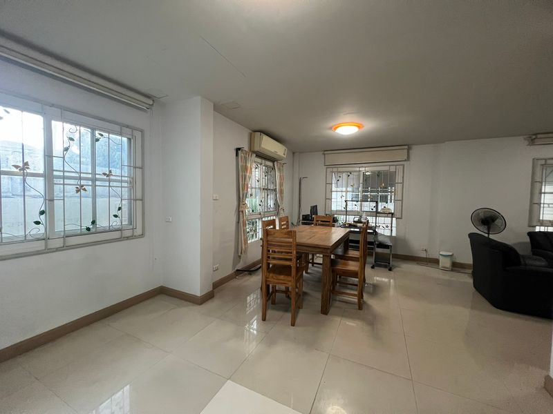 ประกาศฟรี! ซื้อ-ขาย-เช่า คอนโด บ้าน ทาวน์โฮม ที่ดิน และพื้นที่เชิงพาณิชย์ทั่วประเทศไทย ทุกทำเล ทุกงบประมาณ ไม่มีค่าใช้จ่าย ลงง่าย ขายไว เข้าถึงผู้ซื้อโดยตรง 5 308295pic4.jpg