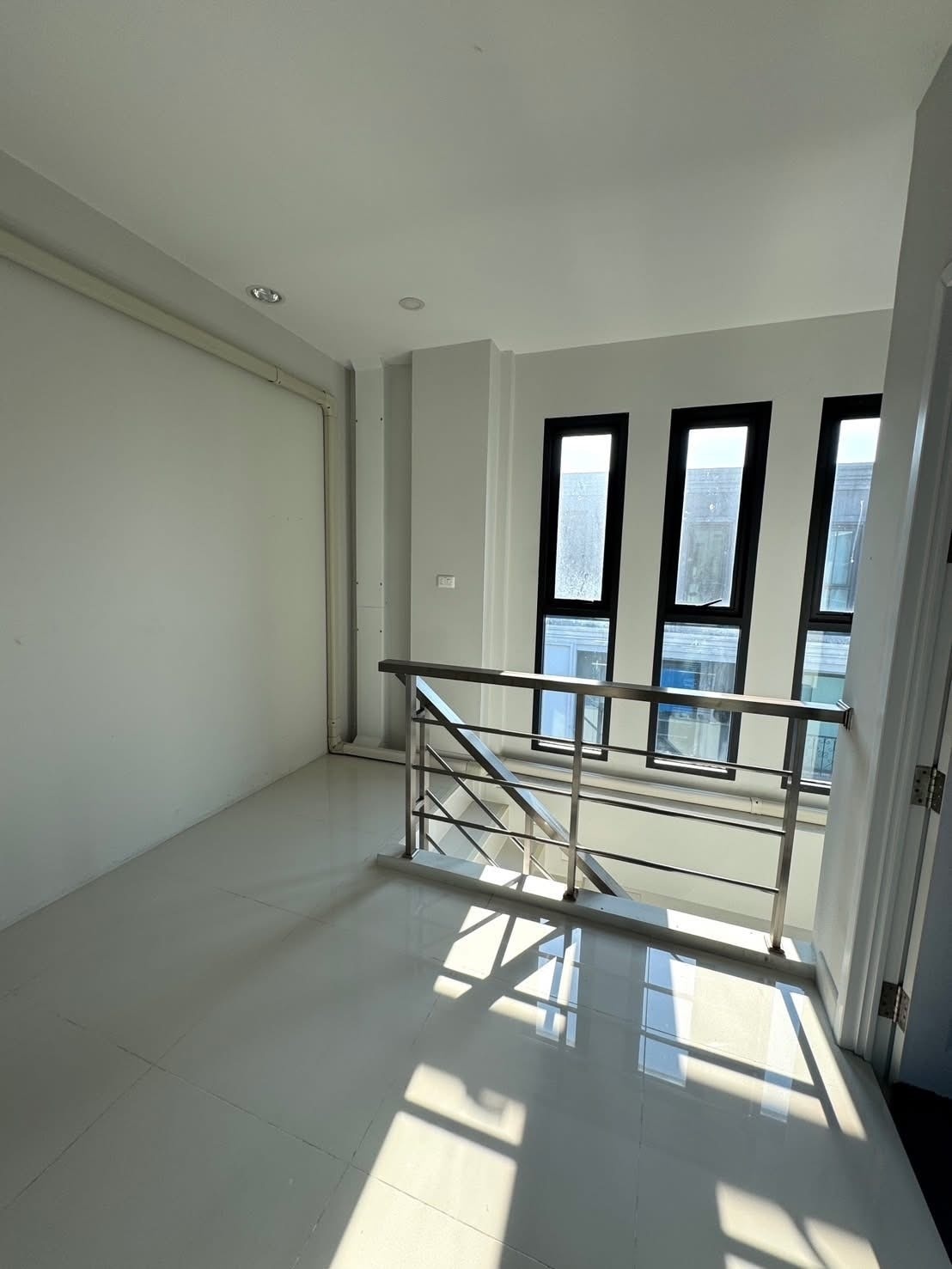 ประกาศฟรี! ซื้อ-ขาย-เช่า คอนโด บ้าน ทาวน์โฮม ที่ดิน และพื้นที่เชิงพาณิชย์ทั่วประเทศไทย ทุกทำเล ทุกงบประมาณ ไม่มีค่าใช้จ่าย ลงง่าย ขายไว เข้าถึงผู้ซื้อโดยตรง 5 247682pic4.jpg