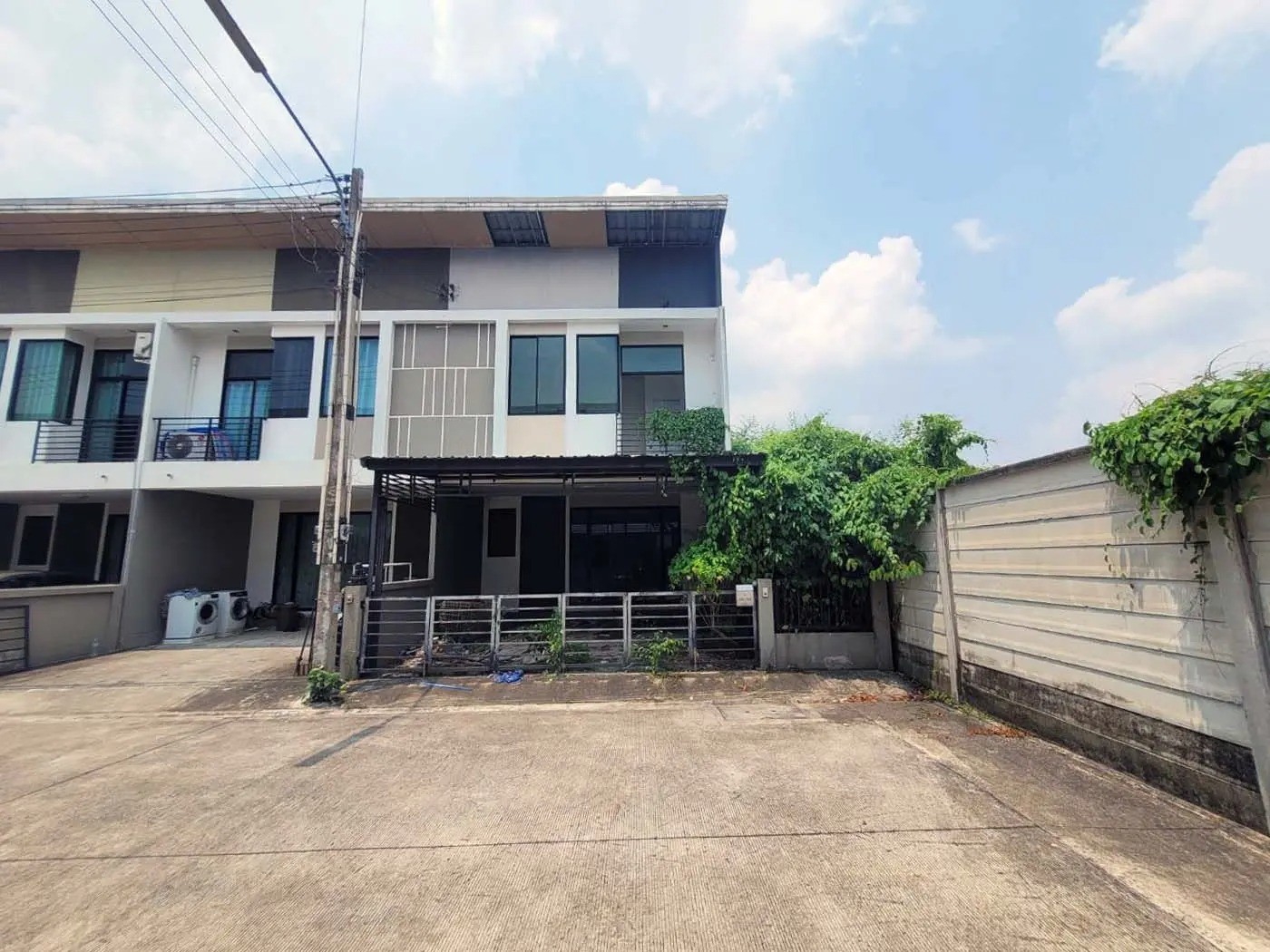 ประกาศฟรี! ซื้อ-ขาย-เช่า คอนโด บ้าน ทาวน์โฮม ที่ดิน และพื้นที่เชิงพาณิชย์ทั่วประเทศไทย ทุกทำเล ทุกงบประมาณ ไม่มีค่าใช้จ่าย ลงง่าย ขายไว เข้าถึงผู้ซื้อโดยตรง 2 246296pic1.jpg