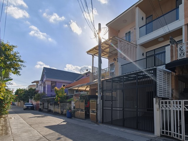 ประกาศฟรี! ซื้อ-ขาย-เช่า คอนโด บ้าน ทาวน์โฮม ที่ดิน และพื้นที่เชิงพาณิชย์ทั่วประเทศไทย ทุกทำเล ทุกงบประมาณ ไม่มีค่าใช้จ่าย ลงง่าย ขายไว เข้าถึงผู้ซื้อโดยตรง 2 247257pic1.jpg