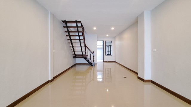 ประกาศฟรี! ซื้อ-ขาย-เช่า คอนโด บ้าน ทาวน์โฮม ที่ดิน และพื้นที่เชิงพาณิชย์ทั่วประเทศไทย ทุกทำเล ทุกงบประมาณ ไม่มีค่าใช้จ่าย ลงง่าย ขายไว เข้าถึงผู้ซื้อโดยตรง 5 16779pic4.jpg