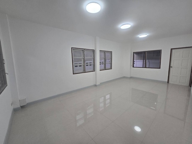 ประกาศฟรี! ซื้อ-ขาย-เช่า คอนโด บ้าน ทาวน์โฮม ที่ดิน และพื้นที่เชิงพาณิชย์ทั่วประเทศไทย ทุกทำเล ทุกงบประมาณ ไม่มีค่าใช้จ่าย ลงง่าย ขายไว เข้าถึงผู้ซื้อโดยตรง 5 510436pic4.jpg