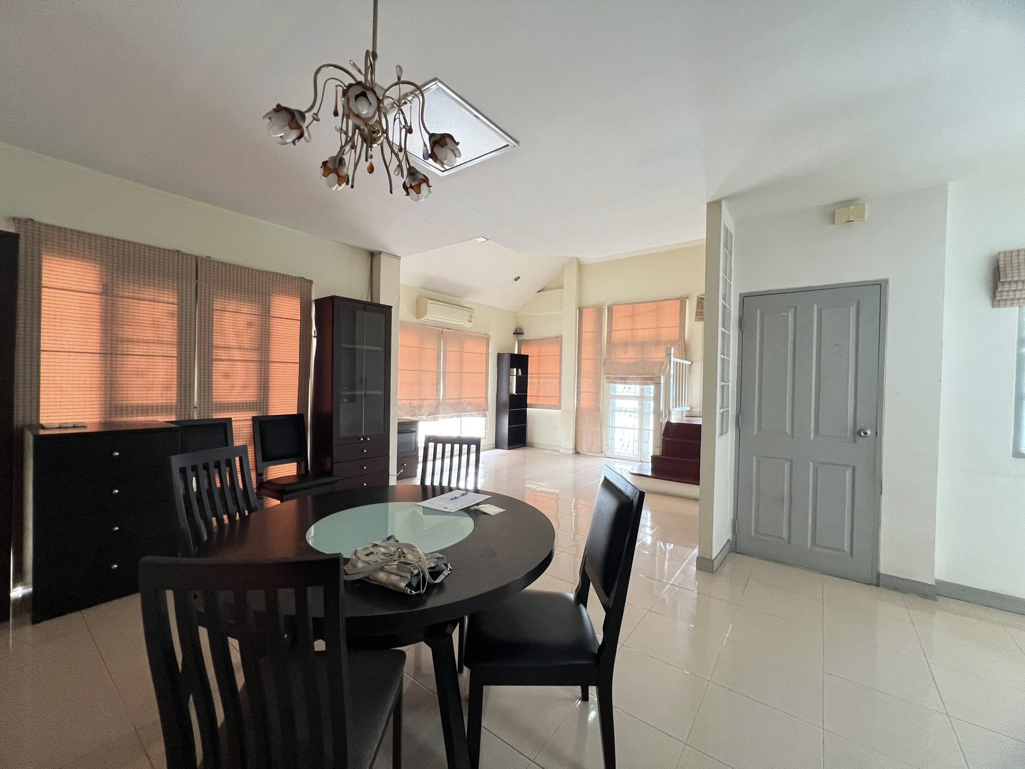 ประกาศฟรี! ซื้อ-ขาย-เช่า คอนโด บ้าน ทาวน์โฮม ที่ดิน และพื้นที่เชิงพาณิชย์ทั่วประเทศไทย ทุกทำเล ทุกงบประมาณ ไม่มีค่าใช้จ่าย ลงง่าย ขายไว เข้าถึงผู้ซื้อโดยตรง 5 309670pic4.jpg