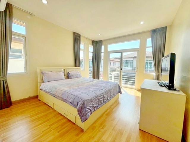 ประกาศฟรี! ซื้อ-ขาย-เช่า คอนโด บ้าน ทาวน์โฮม ที่ดิน และพื้นที่เชิงพาณิชย์ทั่วประเทศไทย ทุกทำเล ทุกงบประมาณ ไม่มีค่าใช้จ่าย ลงง่าย ขายไว เข้าถึงผู้ซื้อโดยตรง 5 313400pic4.jpg