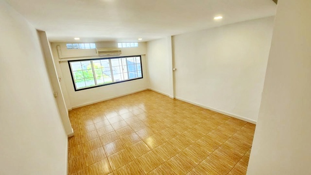 ประกาศฟรี! ซื้อ-ขาย-เช่า คอนโด บ้าน ทาวน์โฮม ที่ดิน และพื้นที่เชิงพาณิชย์ทั่วประเทศไทย ทุกทำเล ทุกงบประมาณ ไม่มีค่าใช้จ่าย ลงง่าย ขายไว เข้าถึงผู้ซื้อโดยตรง 4 313517pic3.jpg